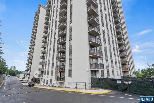 100 Manhattan Avenue 708, Jersey City, NJ 07087