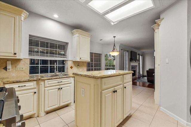 1910 Wynforest Drive, Deer Park, TX 77536