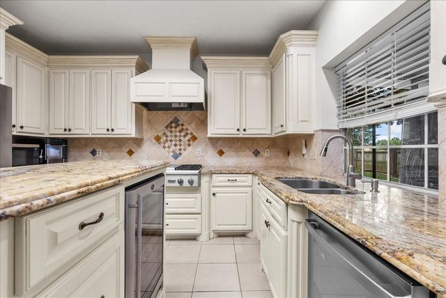 1910 Wynforest Drive, Deer Park, TX 77536
