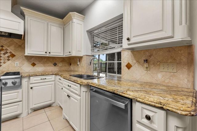 1910 Wynforest Drive, Deer Park, TX 77536