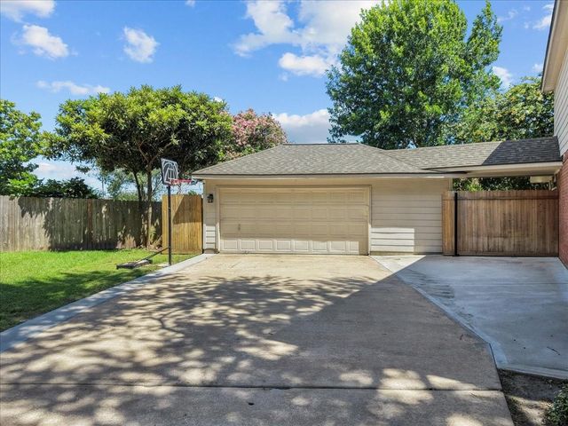 1910 Wynforest Drive, Deer Park, TX 77536