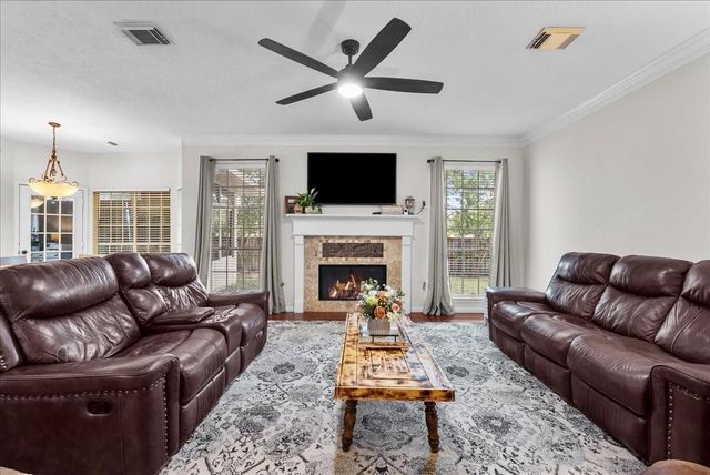 1910 Wynforest Drive, Deer Park, TX 77536