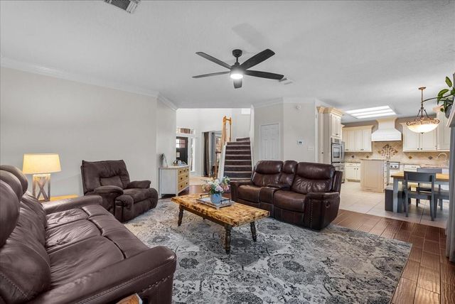 1910 Wynforest Drive, Deer Park, TX 77536