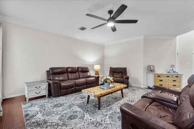 1910 Wynforest Drive, Deer Park, TX 77536
