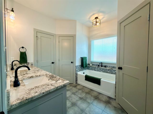 2232 Samuel Street, Mabank, TX 75147