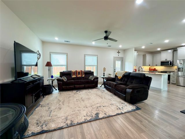 2232 Samuel Street, Mabank, TX 75147