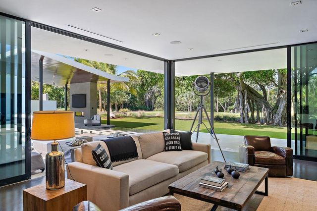 12 N Beach Road, Jupiter Island, FL 33455