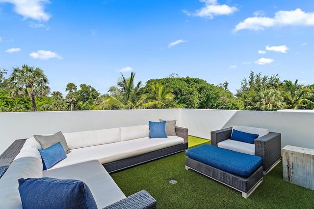12 N Beach Road, Jupiter Island, FL 33455