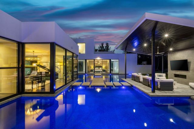 12 N Beach Road, Jupiter Island, FL 33455