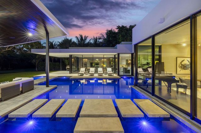 12 N Beach Road, Jupiter Island, FL 33455