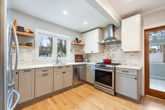 8 Horton St, Saugus, MA 01906