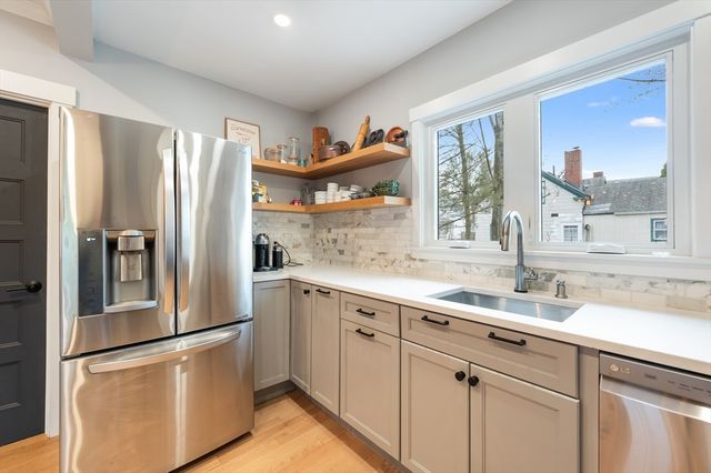 8 Horton St, Saugus, MA 01906