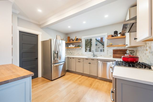 8 Horton St, Saugus, MA 01906