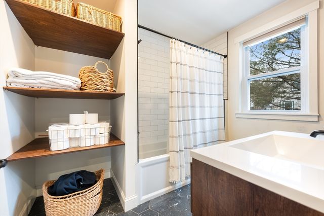 8 Horton St, Saugus, MA 01906