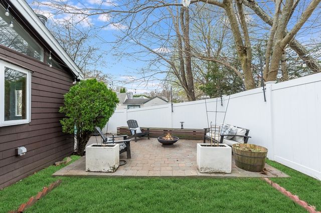 8 Horton St, Saugus, MA 01906