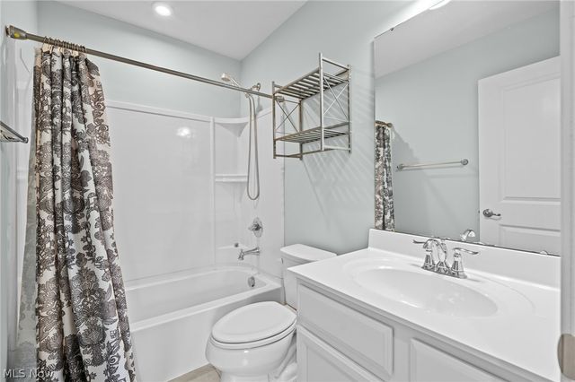 2135 Farroni Drive, Willoughby, OH 44094