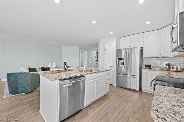 2135 Farroni Drive, Willoughby, OH 44094