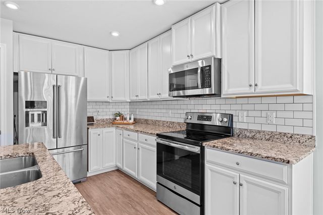 2135 Farroni Drive, Willoughby, OH 44094