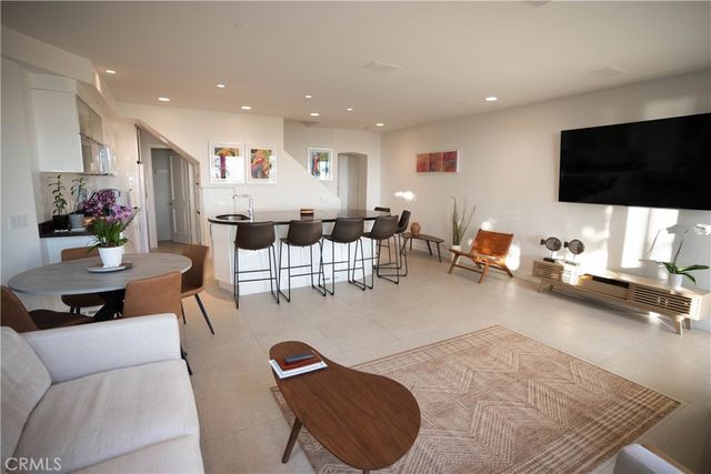 558 Cliff Drive, Laguna Beach, CA 92651