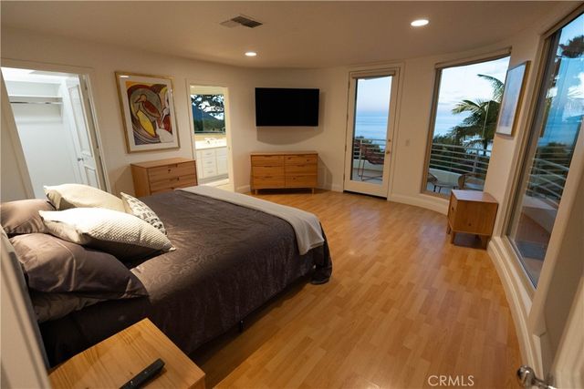 558 Cliff Drive, Laguna Beach, CA 92651