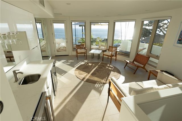 558 Cliff Drive, Laguna Beach, CA 92651