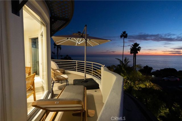 558 Cliff Drive, Laguna Beach, CA 92651