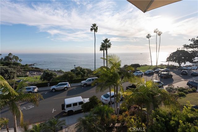 558 Cliff Drive, Laguna Beach, CA 92651