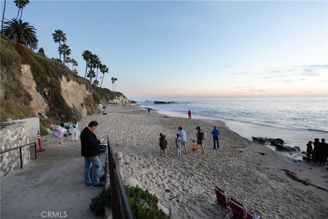 558 Cliff Drive, Laguna Beach, CA 92651