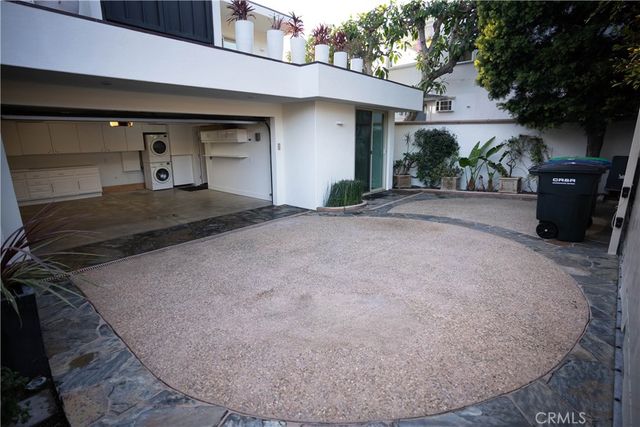 558 Cliff Drive, Laguna Beach, CA 92651