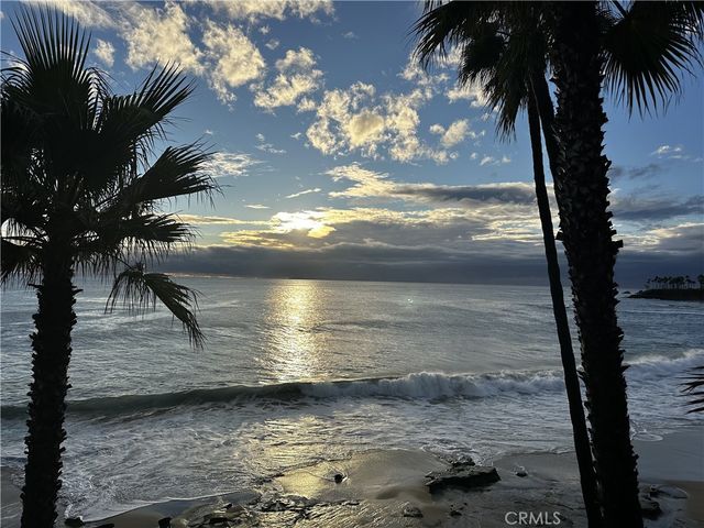 558 Cliff Drive, Laguna Beach, CA 92651