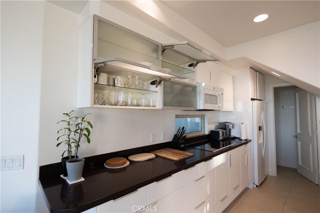 558 Cliff Drive, Laguna Beach, CA 92651