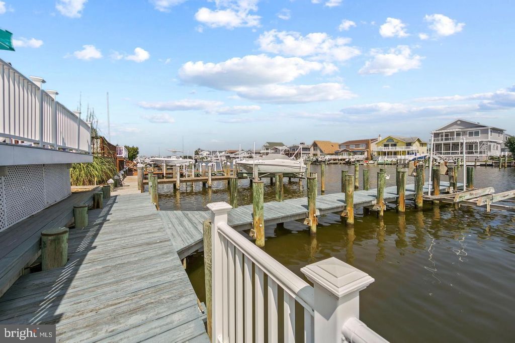 Image 3 of property listing at 700 GULF STREAM DR, Ocean City, MD 21842