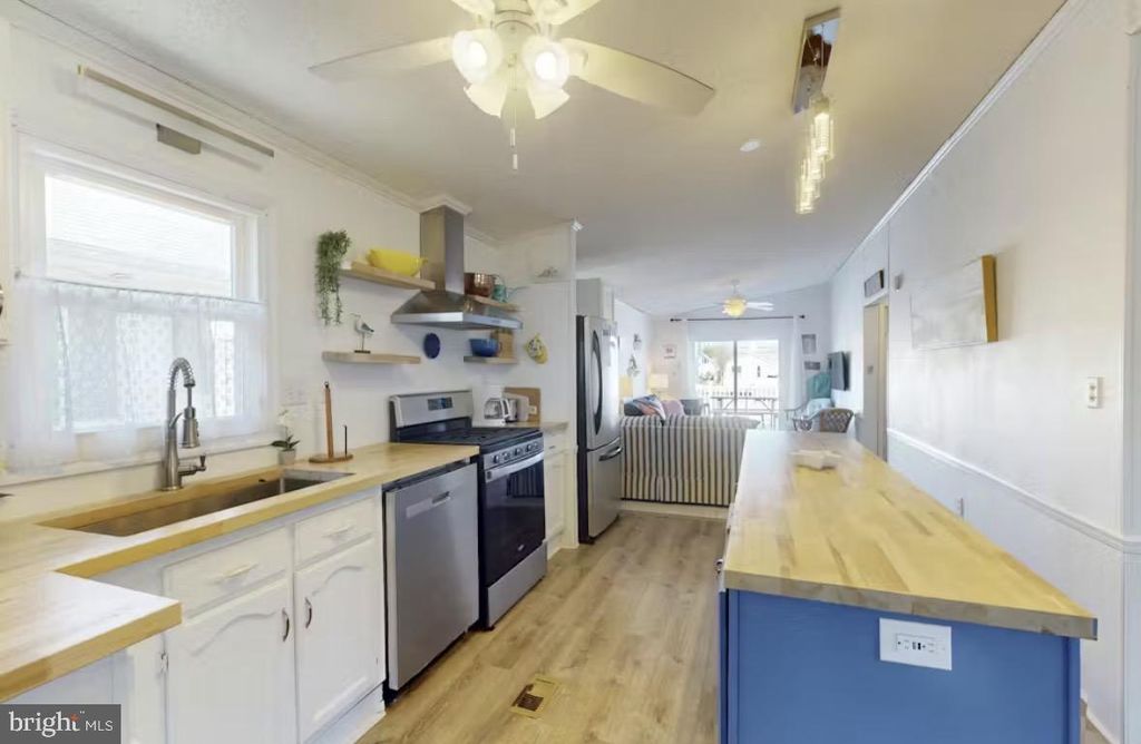 Image 5 of property listing at 700 GULF STREAM DR, Ocean City, MD 21842