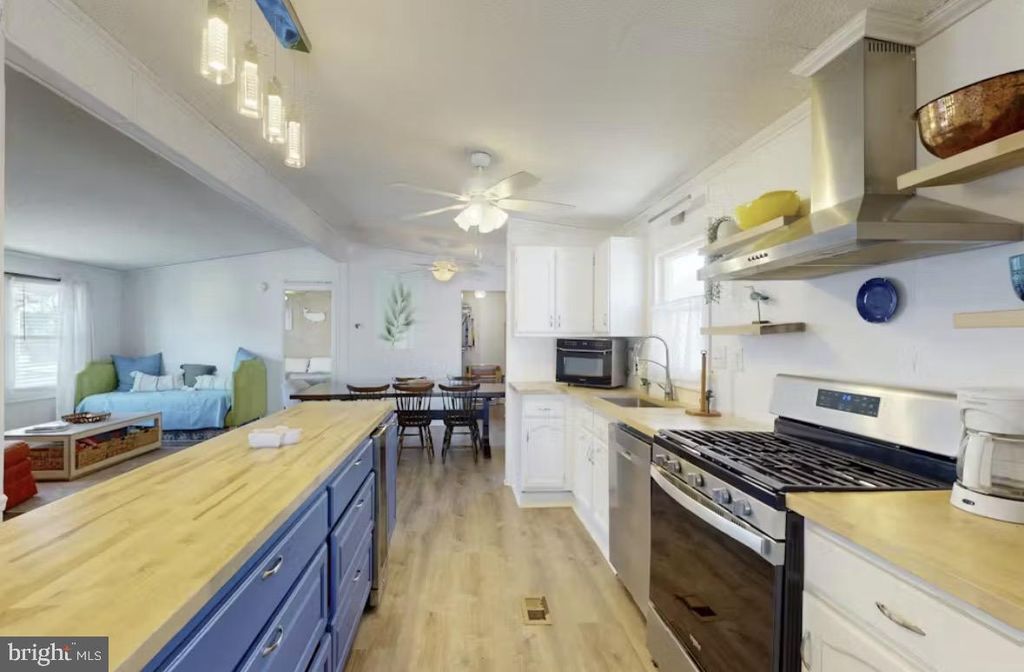 Image 6 of property listing at 700 GULF STREAM DR, Ocean City, MD 21842