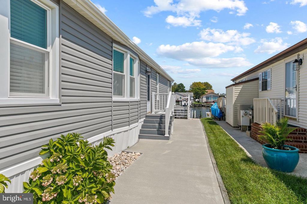 Image 7 of property listing at 700 GULF STREAM DR, Ocean City, MD 21842