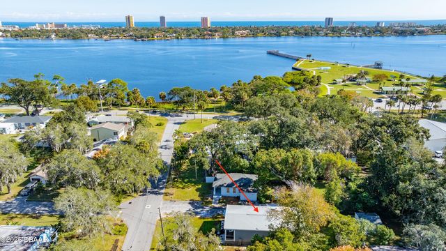 121 12th Street, Holly Hill, FL 32117