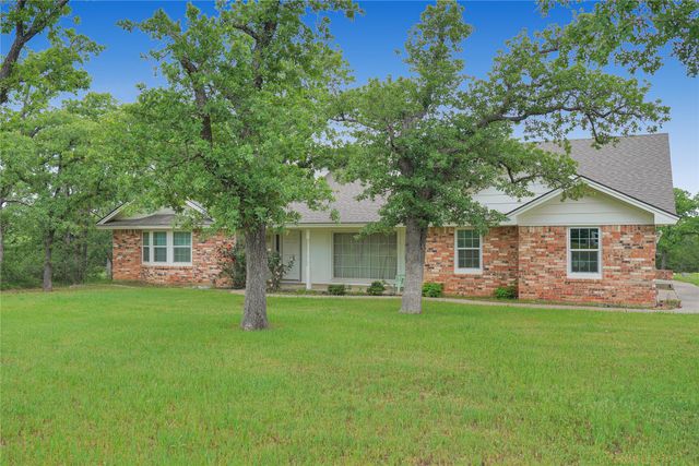 290 Burwick Road, Jacksboro, TX 76458
