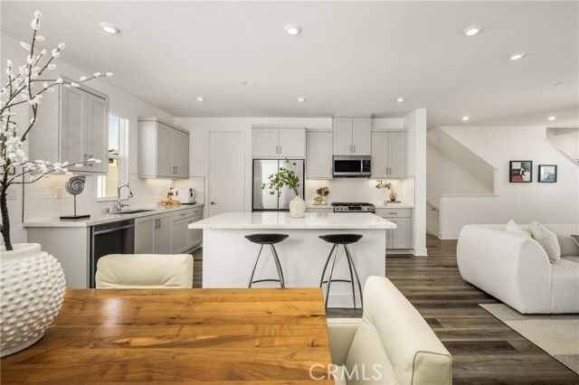 201 Lynx, Irvine, CA 92618