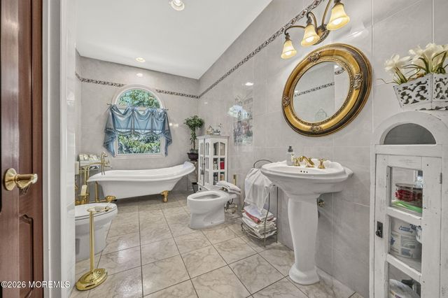 425 Iron Bridge Road, Freehold, NJ 07728