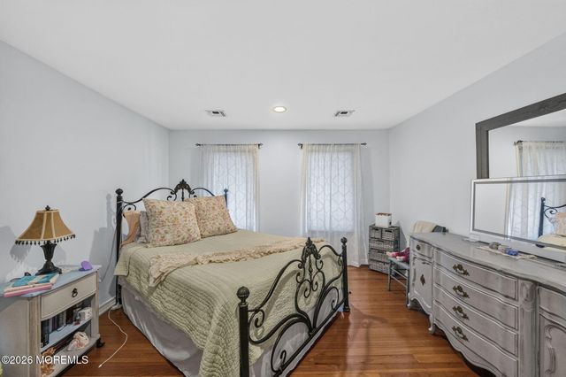 425 Iron Bridge Road, Freehold, NJ 07728