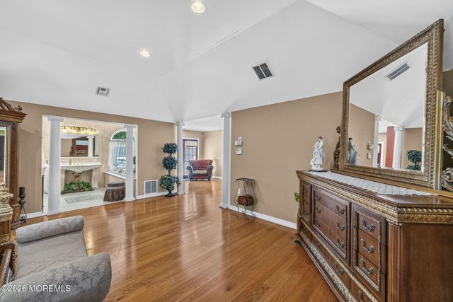 425 Iron Bridge Road, Freehold, NJ 07728