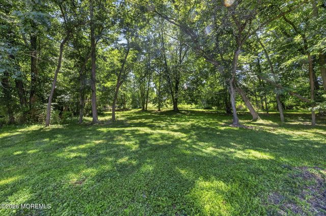 425 Iron Bridge Road, Freehold, NJ 07728