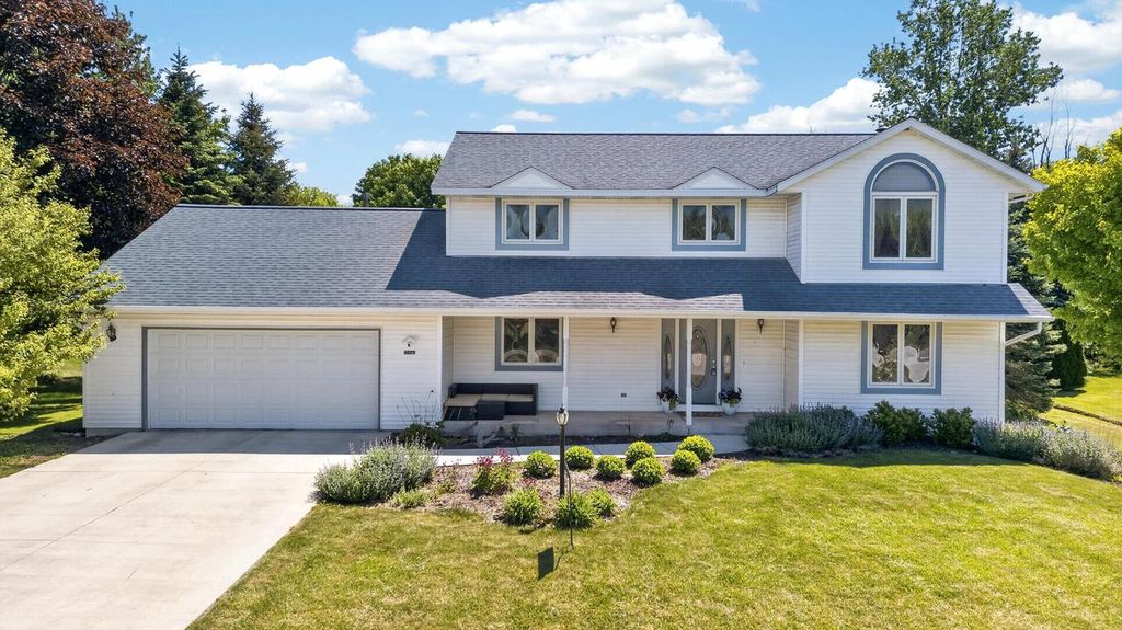 4577 Hunters Glen DRIVE, Sheboygan, WI 53083