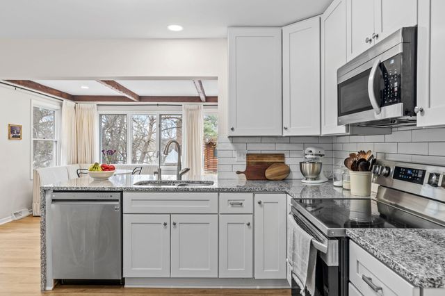 8508 Waters Edge Drive, Chanhassen, MN 55317