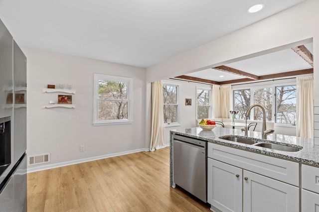 8508 Waters Edge Drive, Chanhassen, MN 55317