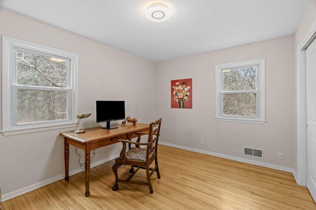 8508 Waters Edge Drive, Chanhassen, MN 55317