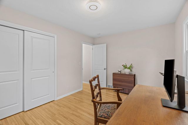 8508 Waters Edge Drive, Chanhassen, MN 55317