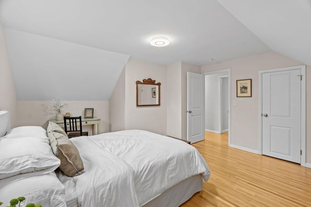 8508 Waters Edge Drive, Chanhassen, MN 55317