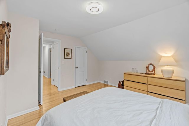 8508 Waters Edge Drive, Chanhassen, MN 55317