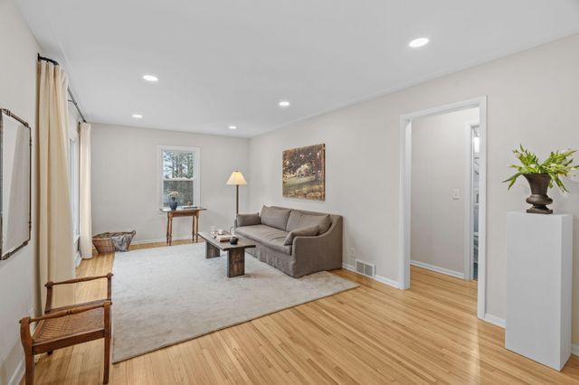 8508 Waters Edge Drive, Chanhassen, MN 55317